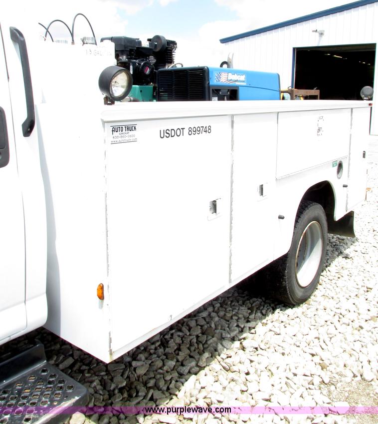 image for item F7403 2006 Chevrolet Kodiak C5500 service truck