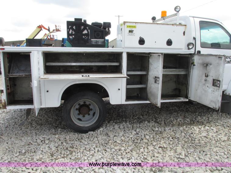 image for item F7403 2006 Chevrolet Kodiak C5500 service truck