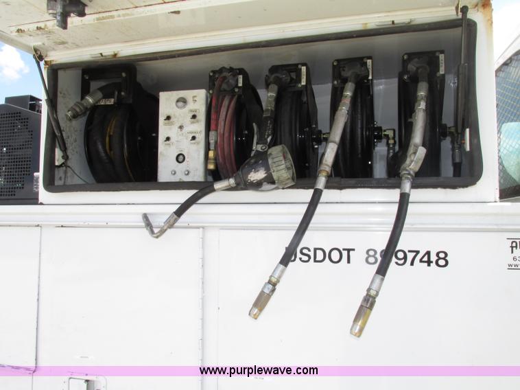 image for item F7403 2006 Chevrolet Kodiak C5500 service truck