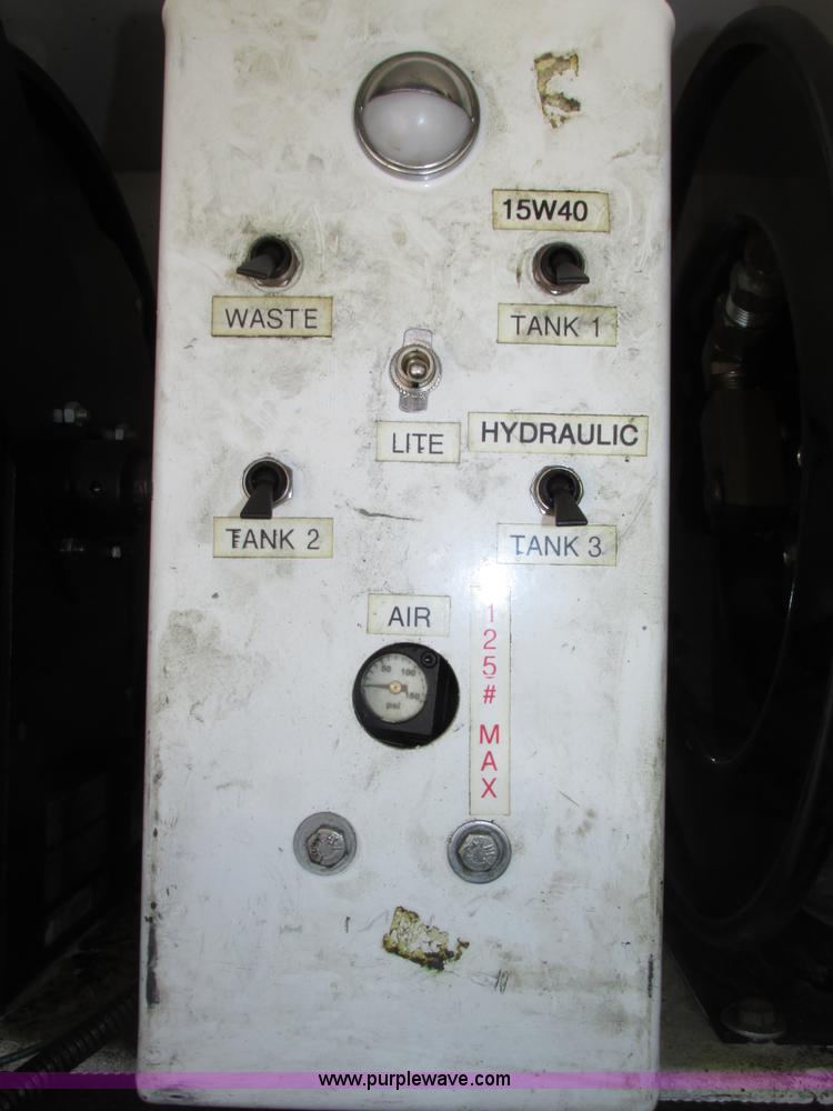 image for item F7403 2006 Chevrolet Kodiak C5500 service truck