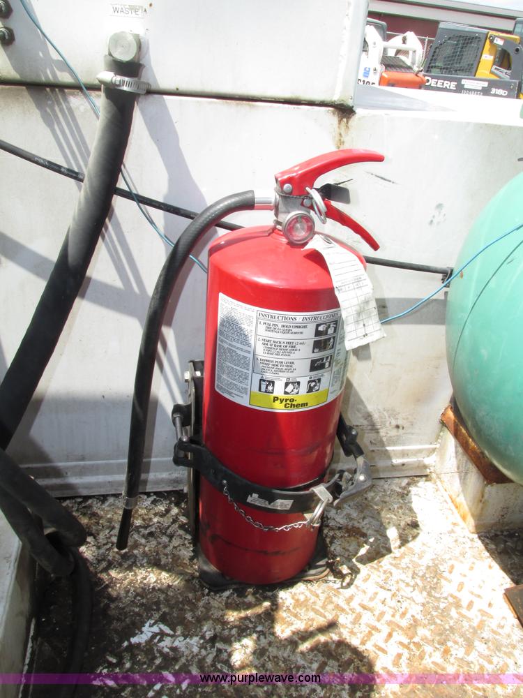 image for item F7403 2006 Chevrolet Kodiak C5500 service truck