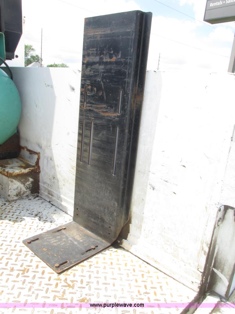 image for item F7403 2006 Chevrolet Kodiak C5500 service truck