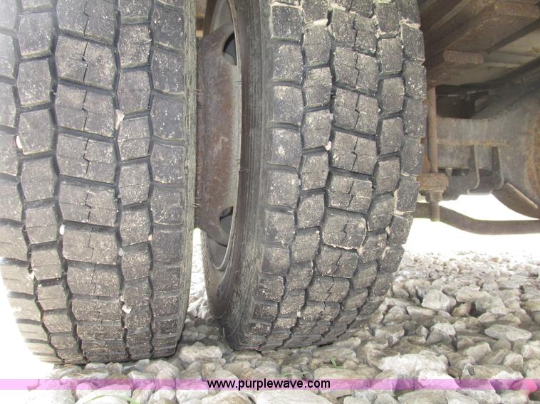 image for item F7403 2006 Chevrolet Kodiak C5500 service truck