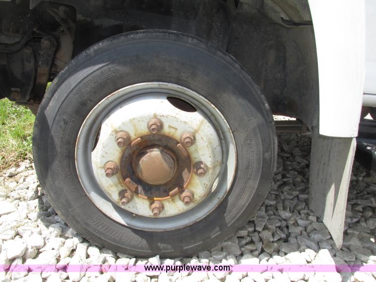 image for item F7403 2006 Chevrolet Kodiak C5500 service truck