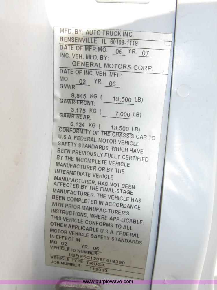 image for item F7403 2006 Chevrolet Kodiak C5500 service truck