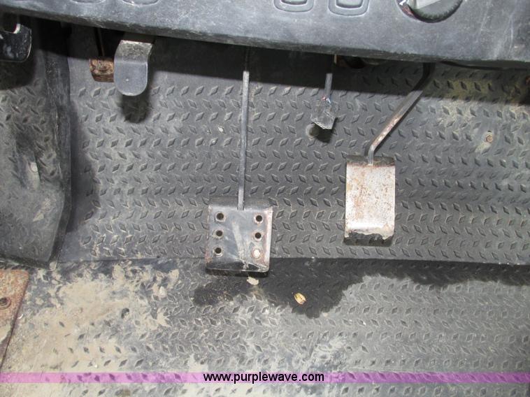 image for item F7404 2008 Club Car XRT 1550G utility vehicle