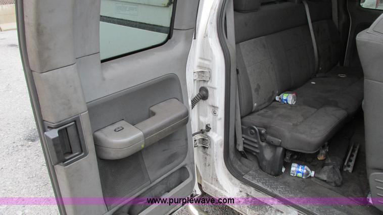 image for item G9117 2005 Ford F150 XLT SuperCab pickup truck