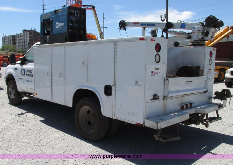 image for item G9118 2004 Ford F550 service truck with crane