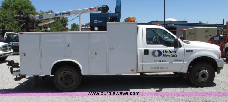 image for item G9118 2004 Ford F550 service truck with crane