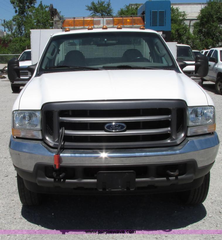 image for item G9118 2004 Ford F550 service truck with crane
