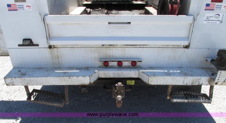 image for item G9118 2004 Ford F550 service truck with crane