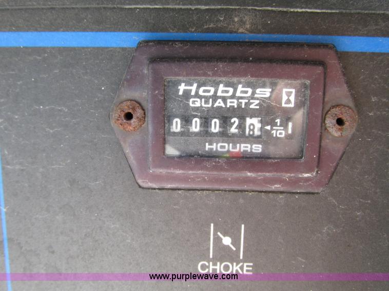 image for item G9118 2004 Ford F550 service truck with crane