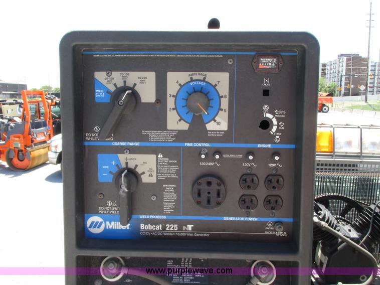 image for item G9118 2004 Ford F550 service truck with crane