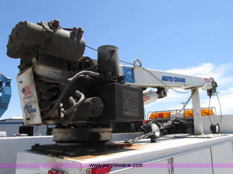 image for item G9118 2004 Ford F550 service truck with crane