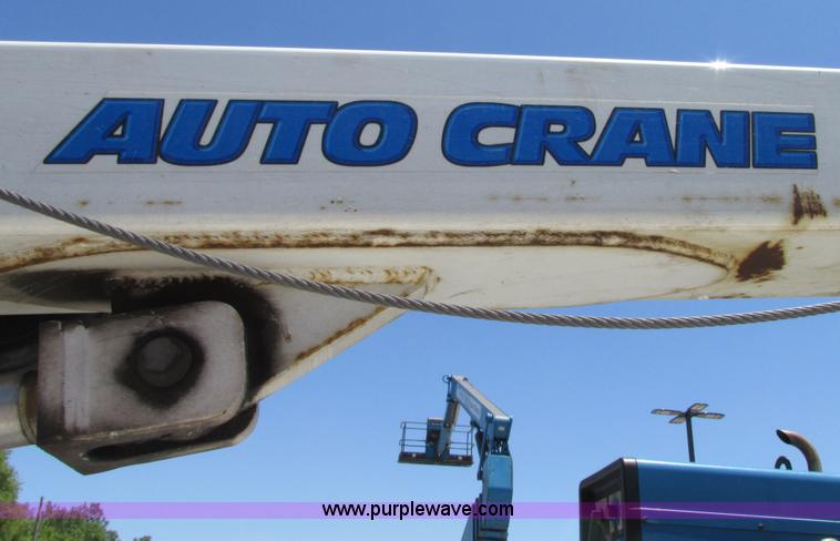 image for item G9118 2004 Ford F550 service truck with crane