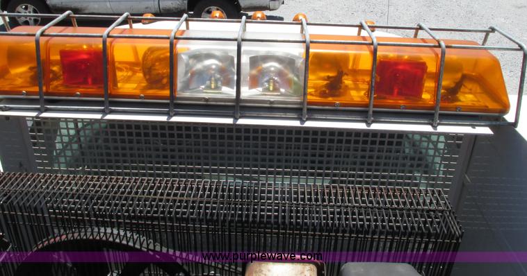 image for item G9118 2004 Ford F550 service truck with crane