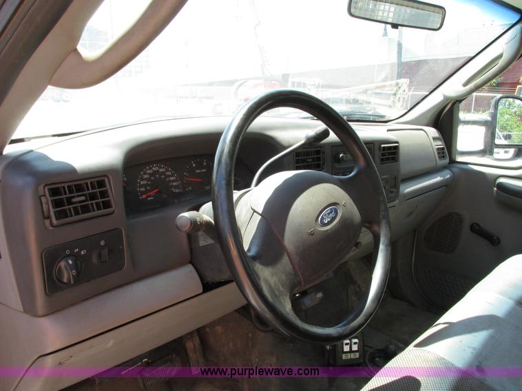 image for item G9118 2004 Ford F550 service truck with crane