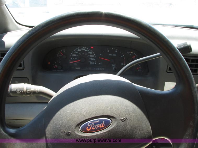 image for item G9118 2004 Ford F550 service truck with crane