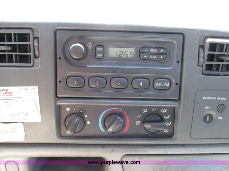 image for item G9118 2004 Ford F550 service truck with crane