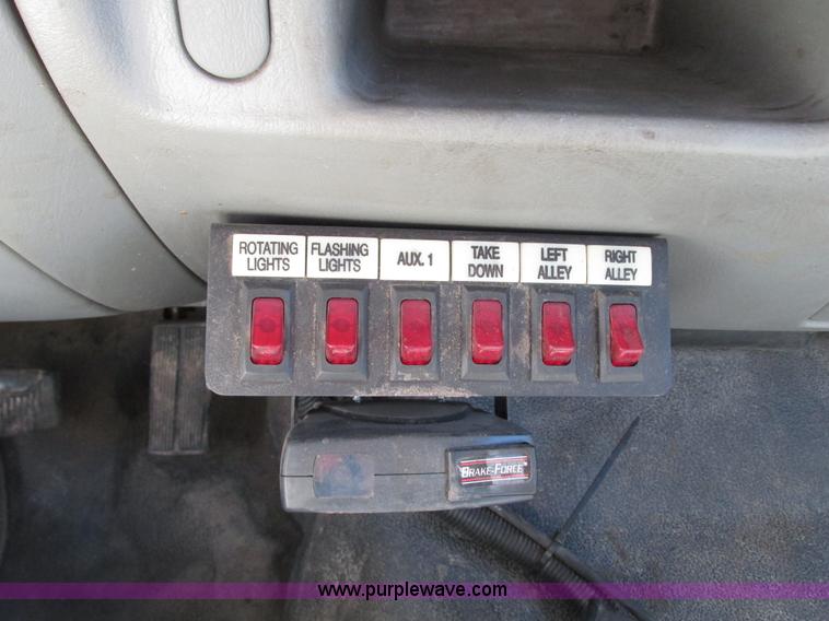 image for item G9118 2004 Ford F550 service truck with crane