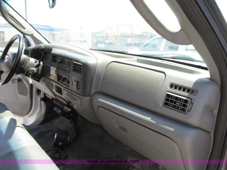 image for item G9118 2004 Ford F550 service truck with crane