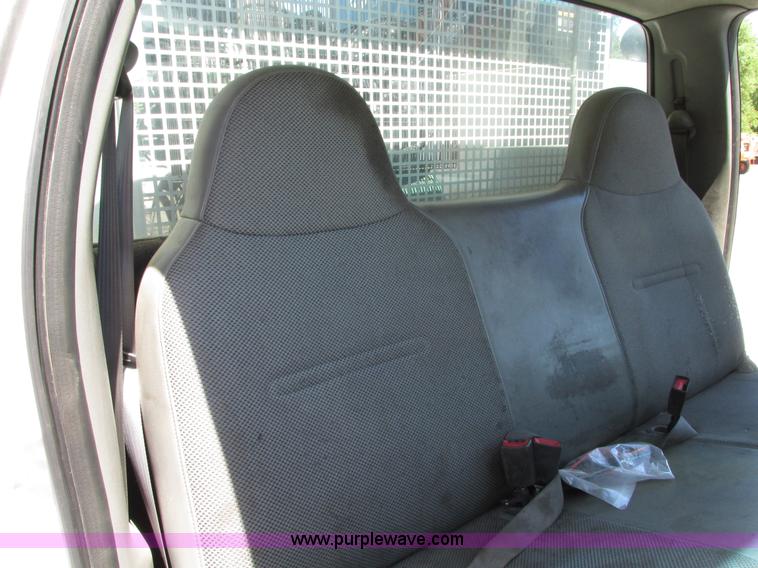 image for item G9118 2004 Ford F550 service truck with crane