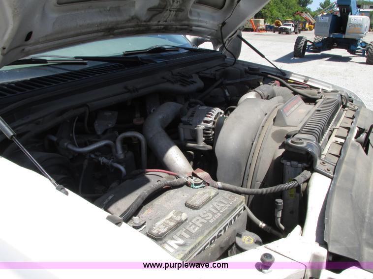 image for item G9118 2004 Ford F550 service truck with crane