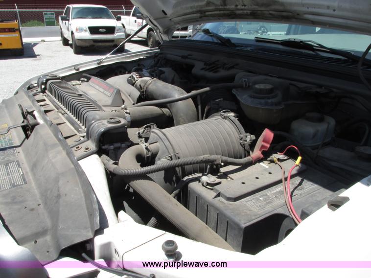 image for item G9118 2004 Ford F550 service truck with crane