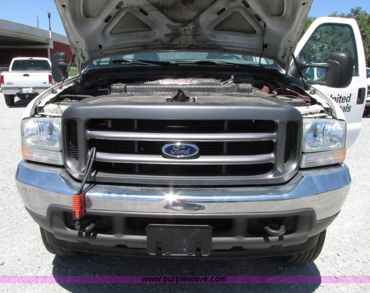 image for item G9118 2004 Ford F550 service truck with crane