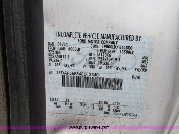 image for item G9118 2004 Ford F550 service truck with crane