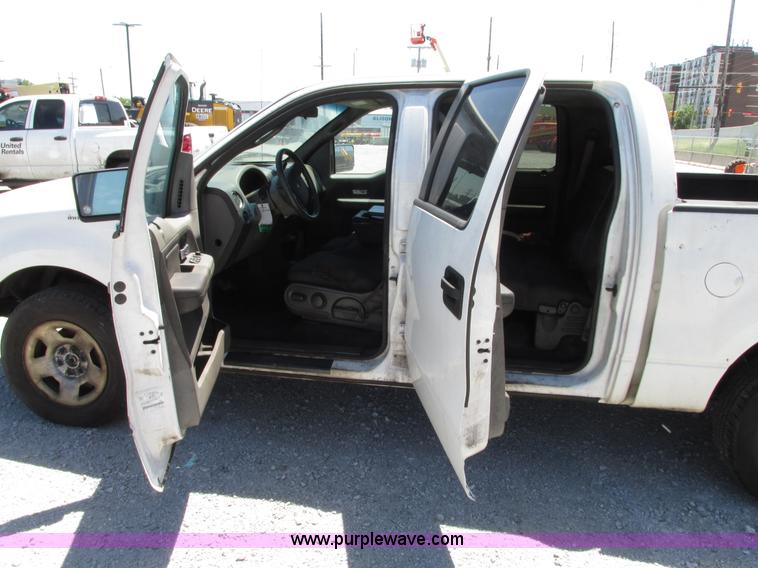 image for item G9121 2006 Ford F150 XLT SuperCrew pickup truck