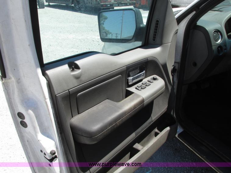 image for item G9121 2006 Ford F150 XLT SuperCrew pickup truck