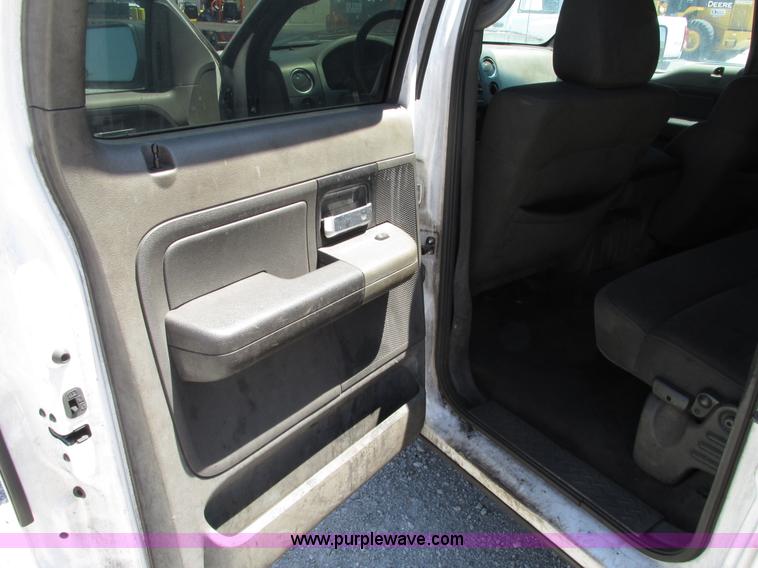 image for item G9121 2006 Ford F150 XLT SuperCrew pickup truck