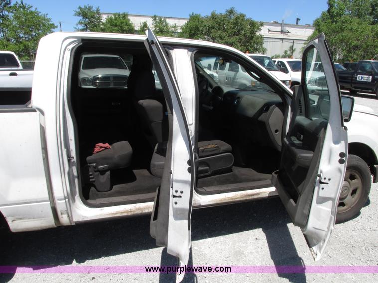 image for item G9121 2006 Ford F150 XLT SuperCrew pickup truck