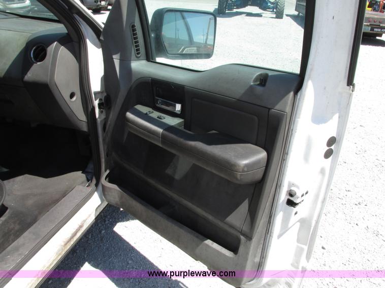 image for item G9121 2006 Ford F150 XLT SuperCrew pickup truck