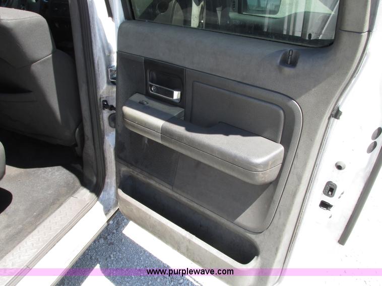 image for item G9121 2006 Ford F150 XLT SuperCrew pickup truck