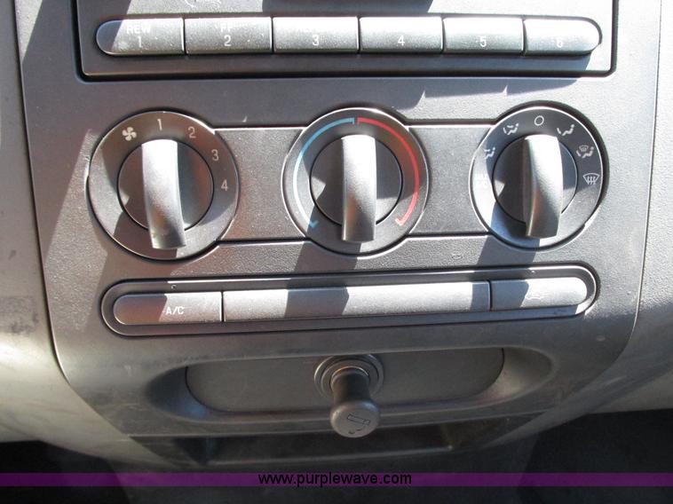 image for item G9123 2005 Ford F150 XLT SuperCab pickup truck