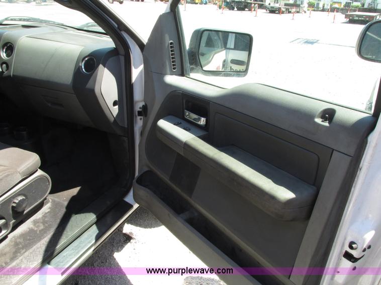 image for item G9123 2005 Ford F150 XLT SuperCab pickup truck