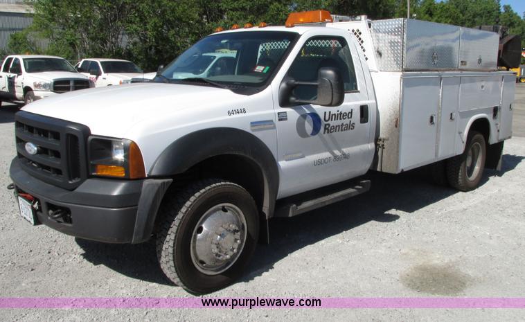 image for item G9124 2006 Ford F550 service truck with crane