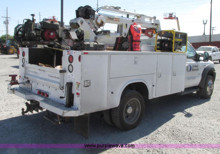 image for item G9124 2006 Ford F550 service truck with crane