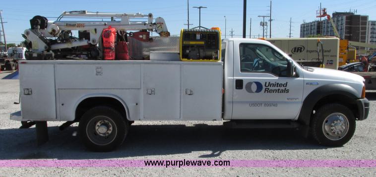 image for item G9124 2006 Ford F550 service truck with crane