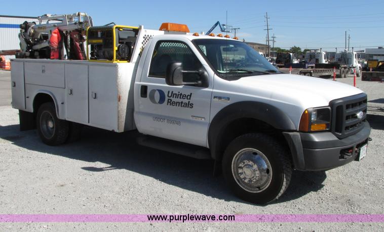image for item G9124 2006 Ford F550 service truck with crane
