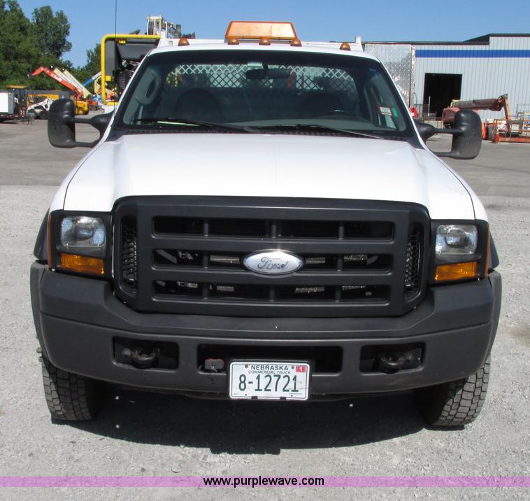 image for item G9124 2006 Ford F550 service truck with crane