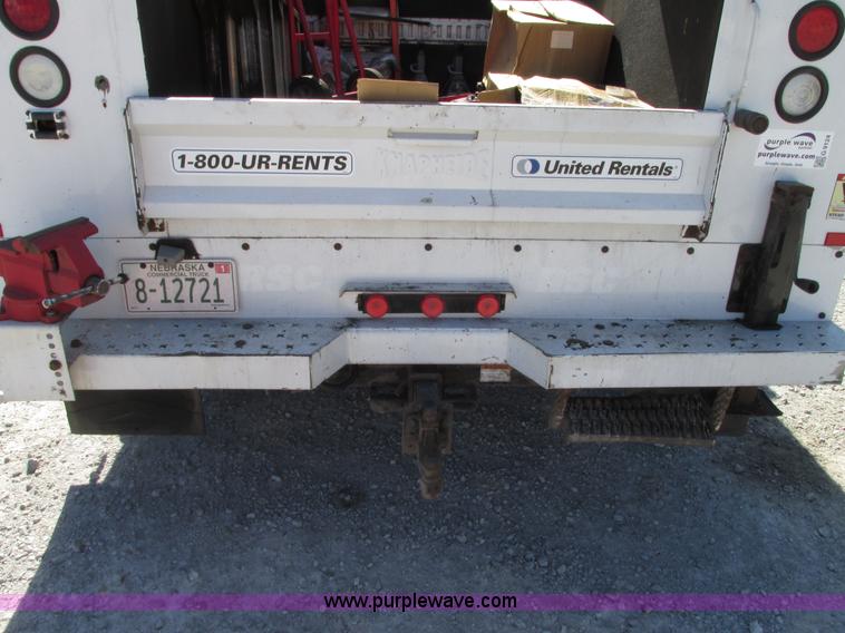 image for item G9124 2006 Ford F550 service truck with crane