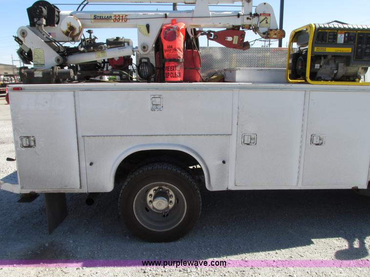 image for item G9124 2006 Ford F550 service truck with crane
