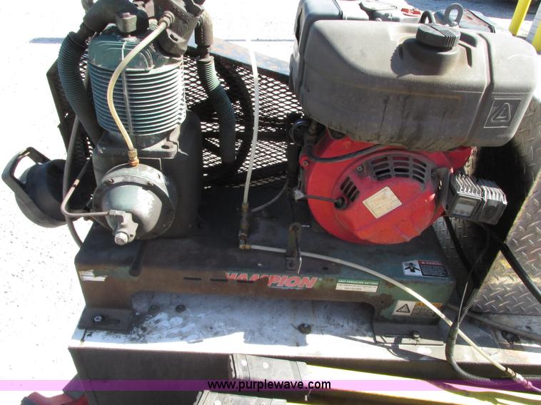 image for item G9124 2006 Ford F550 service truck with crane