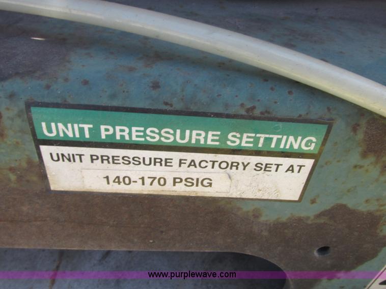 image for item G9124 2006 Ford F550 service truck with crane