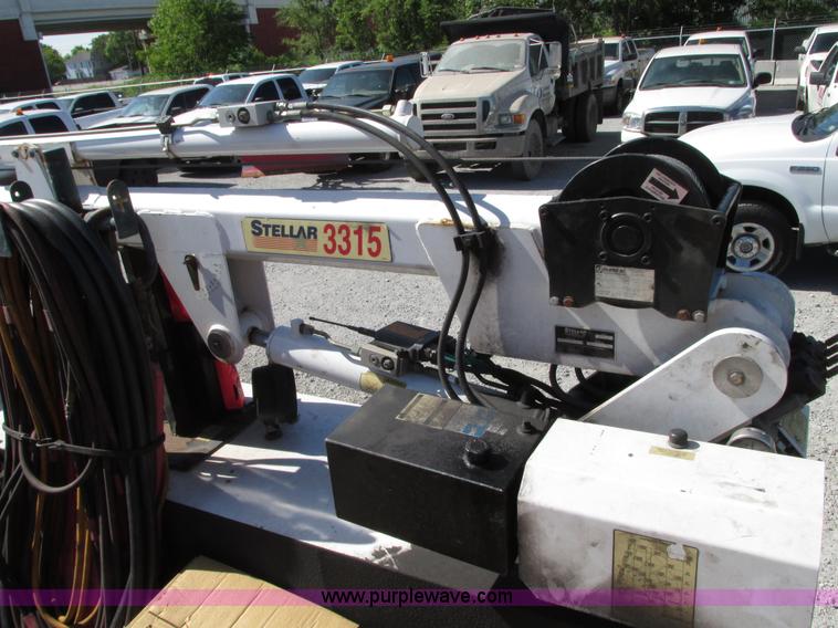 image for item G9124 2006 Ford F550 service truck with crane