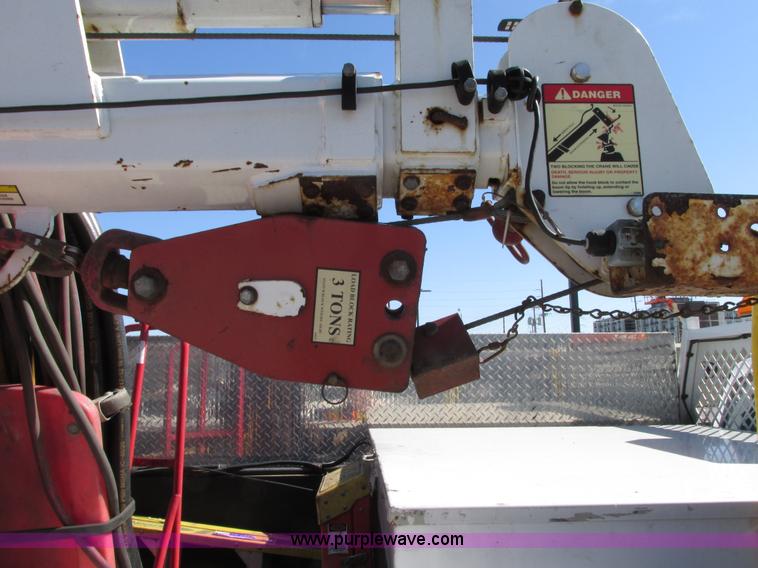 image for item G9124 2006 Ford F550 service truck with crane