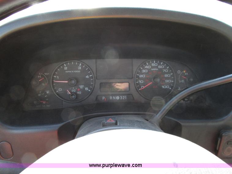 image for item G9124 2006 Ford F550 service truck with crane